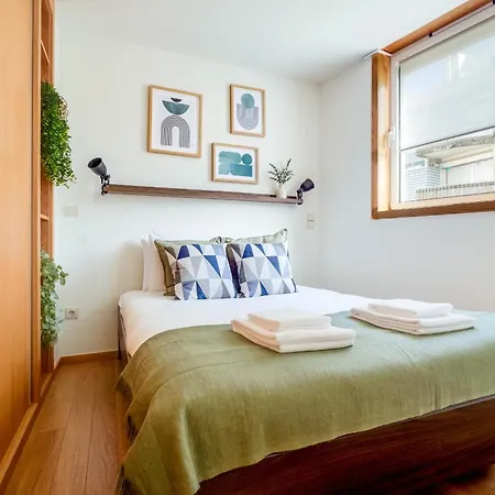 Camoes With Ac Near Metro Porto