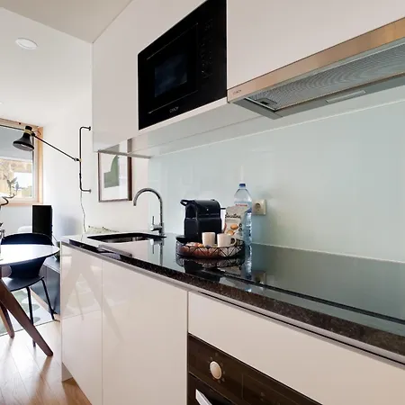 Camoes With Ac Near Metro *