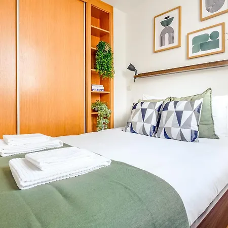 Camoes With Ac Near Metro Porto