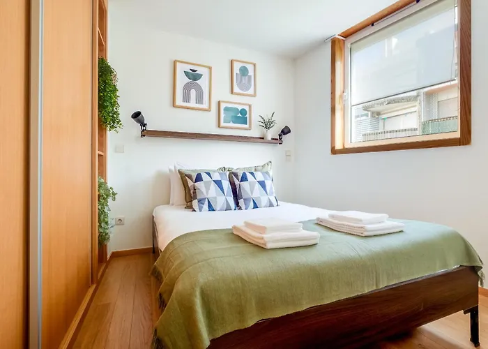 Camoes With Ac Near Metro Oporto