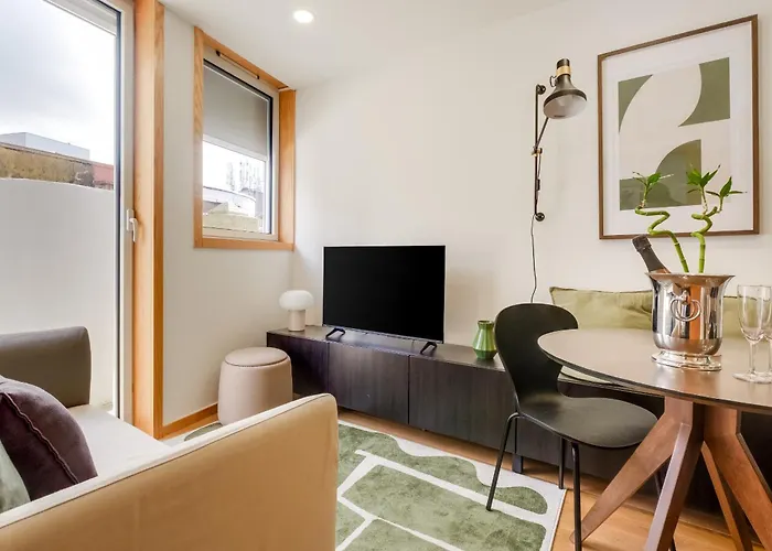 Camoes With Ac Near Metro Oporto