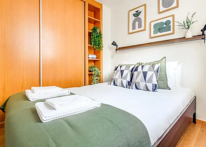 Camoes With Ac Near Metro Oporto